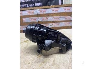 Gebruikte Oliefilterhuis Mercedes A (W176) 1.6 A-200 16V Prijs € 38,72 Inclusief btw aangeboden door Autosloperij de Turk