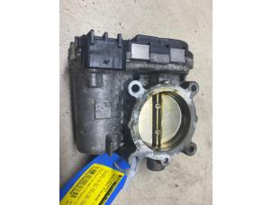 Gebruikte Gasklephuis Mercedes A (W176) 1.6 A-200 16V Prijs € 32,67 Inclusief btw aangeboden door Autosloperij de Turk