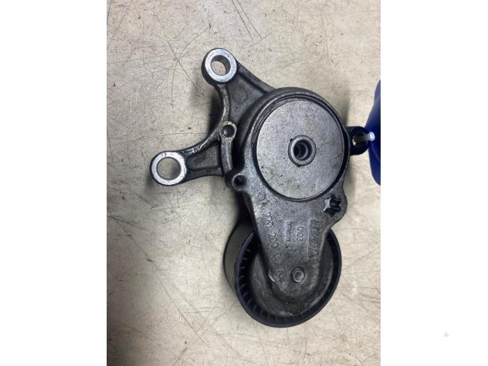 Gebruikte Spanner multiriem Mercedes A (W176) 1.6 A-200 16V Prijs € 21,78 Inclusief btw aangeboden door Autosloperij de Turk
