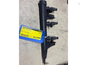 Gebruikte Injector brug Peugeot 208 I (CA/CC/CK/CL) 1.0 Vti 12V PureTech Prijs € 26,62 Inclusief btw aangeboden door Autosloperij de Turk
