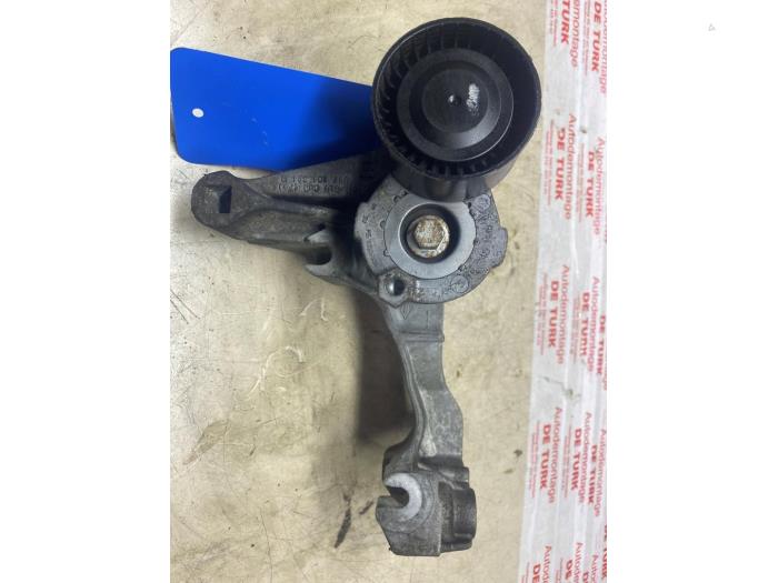 Spanner multiriem van een Nissan Juke (F15) 1.2 DIG-T 16V 2014