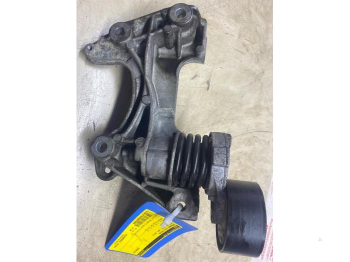 Spanner multiriem van een Nissan Juke (F15) 1.2 DIG-T 16V 2014