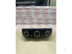 Gebruikte Chaufage Bedieningspaneel Renault Clio IV (5R) 0.9 Energy TCE 90 12V Prijs € 16,94 Inclusief btw aangeboden door Autosloperij de Turk