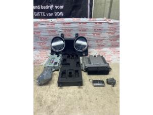 Gebruikte Kontaktslot + computer Jaguar XE 2.0d 180 16V Prijs op aanvraag aangeboden door Autosloperij de Turk