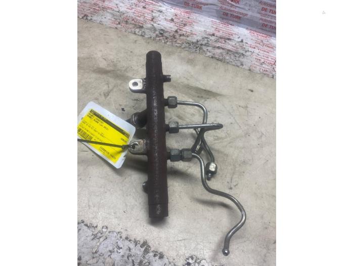 Gebruikte Verstuiver brug Renault Megane III Grandtour (KZ) 1.5 dCi 110 Prijs € 43,56 Inclusief btw aangeboden door Autosloperij de Turk