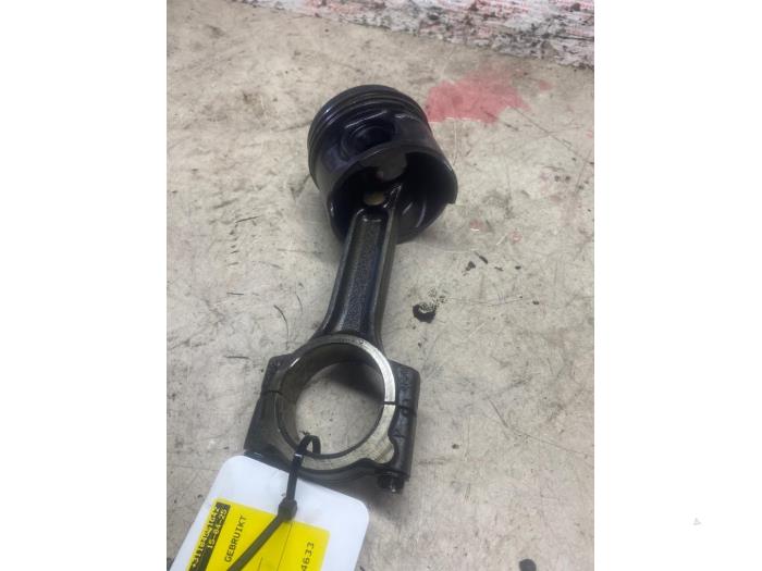 Zuiger van een Renault Megane III Grandtour (KZ) 1.5 dCi 110 2013