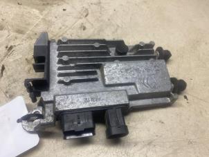 Gebruikte Start/Stop computer Peugeot 308 (L3/L8/LB/LH/LP) 1.2 12V e-THP PureTech 130 Prijs € 76,23 Inclusief btw aangeboden door Autosloperij de Turk