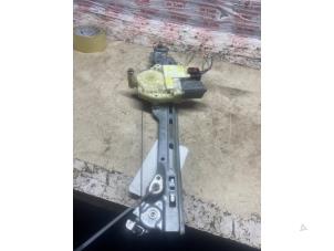 Gebruikte Ruitmechaniek 4Deurs links-achter Peugeot 308 (L3/L8/LB/LH/LP) 1.2 12V e-THP PureTech 110 Prijs € 32,67 Inclusief btw aangeboden door Autosloperij de Turk