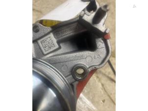 Gebruikte Waterpomp Peugeot 308 (L3/L8/LB/LH/LP) 1.2 12V e-THP PureTech 110 Prijs € 43,56 Inclusief btw aangeboden door Autosloperij de Turk