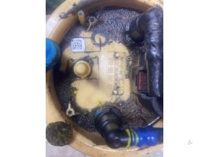 Gebruikte Benzinepomp Volkswagen Polo V (6R) 1.4 TDI 12V 90 Prijs € 54,45 Inclusief btw aangeboden door Autosloperij de Turk