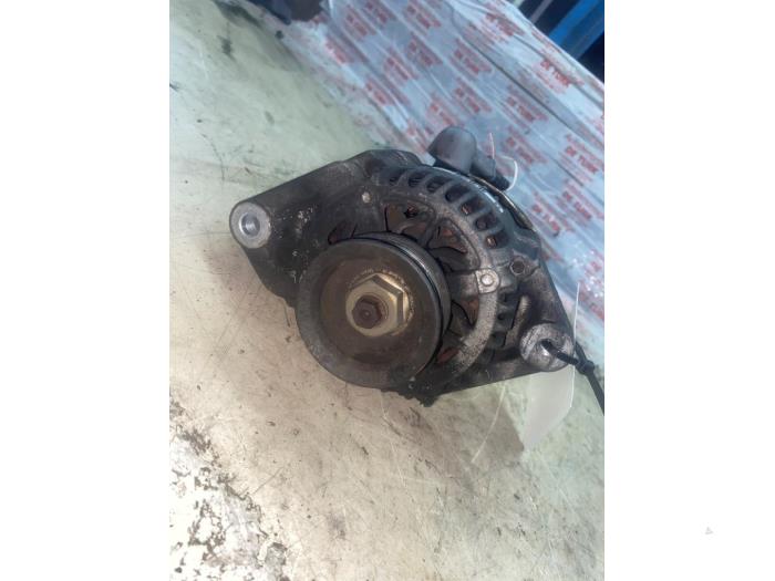 Gebruikte Alternator Daihatsu Cuore (L251/271/276) 1.0 12V DVVT Prijs € 54,45 Inclusief btw aangeboden door Autosloperij de Turk