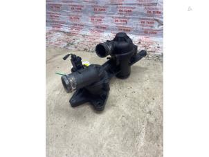 Gebruikte Thermostaathuis Audi A1 Sportback (8XA/8XF) 1.4 TFSI Cylinder on demand 16V Prijs € 32,67 Inclusief btw aangeboden door Autosloperij de Turk