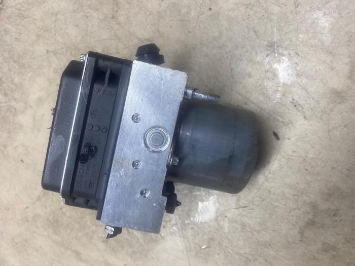 Gebruikte ABS Pomp Peugeot 307 CC (3B) 2.0 HDIF 16V Prijs € 32,67 Inclusief btw aangeboden door Autosloperij de Turk