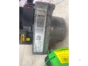 Gebruikte Pomp Servo Peugeot 307 CC (3B) 2.0 HDIF 16V Prijs € 43,56 Inclusief btw aangeboden door Autosloperij de Turk