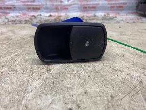 Gebruikte Elektrisch Raam Schakelaar Opel Corsa E 1.0 SIDI Turbo 12V Prijs € 10,89 Inclusief btw aangeboden door Autosloperij de Turk