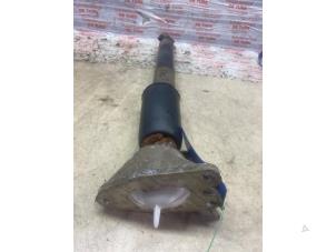 Gebruikte Schokdemper links-achter BMW 2 serie (F22) 220i 2.0 Turbo 16V Prijs € 43,56 Inclusief btw aangeboden door Autosloperij de Turk