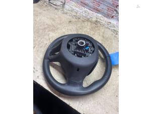 Gebruikte Stuurwiel Peugeot 208 I (CA/CC/CK/CL) 1.4 16V Prijs € 32,67 Inclusief btw aangeboden door Autosloperij de Turk