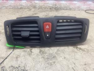Gebruikte Luchtrooster Dashboard Renault Megane III Berline (BZ) 1.4 16V TCe 130 Prijs € 21,78 Inclusief btw aangeboden door Autosloperij de Turk