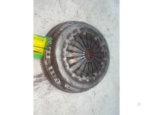 Gebruikte Vliegwiel Peugeot 208 I (CA/CC/CK/CL) 1.0 Vti 12V PureTech Prijs € 82,28 Inclusief btw aangeboden door Autosloperij de Turk