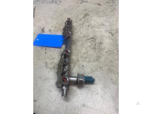 Gebruikte Injector brug Nissan Qashqai (J11) 1.2 DIG-T 16V Prijs € 65,34 Inclusief btw aangeboden door Autosloperij de Turk