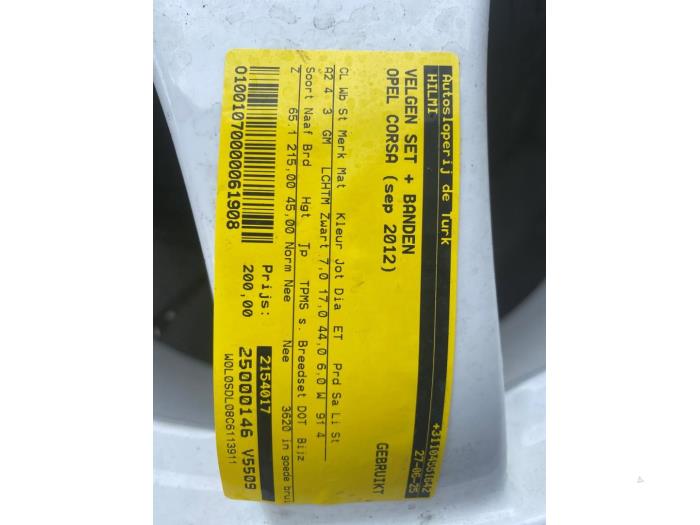 Velgen set + banden van een Opel Corsa D 1.6i OPC 16V Turbo 2012