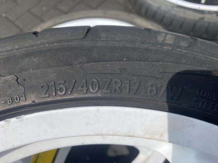 Velgen set + banden van een Opel Corsa D 1.6i OPC 16V Turbo 2012