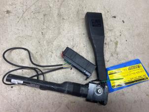 Gebruikte Veiligheidsgordel Insteek links-voor Opel Corsa IV 1.0 SIDI Turbo Prijs € 65,34 Inclusief btw aangeboden door Autosloperij de Turk