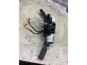 Gebruikte Licht + Raw Schakelaar Nissan Qashqai (J10) 2.0 16V Prijs € 108,90 Inclusief btw aangeboden door Autosloperij de Turk