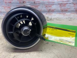 Gebruikte Luchtrooster Dashboard Audi A1 Sportback (8XA/8XF) 1.4 TFSI 16V 122 Prijs € 21,78 Inclusief btw aangeboden door Autosloperij de Turk