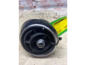 Gebruikte Luchtrooster Dashboard Audi A1 Sportback (8XA/8XF) 1.4 TFSI 16V 122 Prijs € 21,78 Inclusief btw aangeboden door Autosloperij de Turk