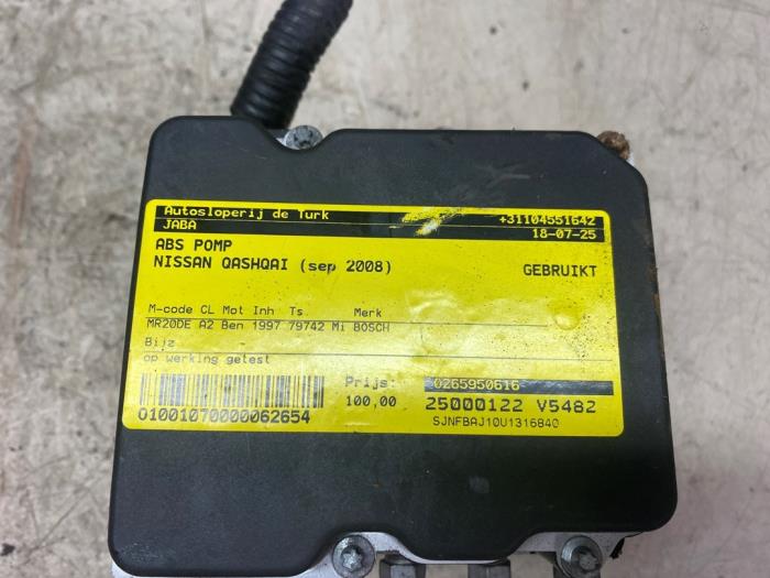 ABS Pomp van een Nissan Qashqai (J10) 2.0 16V 2008