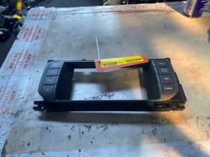 Gebruikte Bediening boordcomputer Landrover Range Rover Evoque (LVJ/LVS) 2.2 eD4 16V Coupe Prijs € 43,56 Inclusief btw aangeboden door Autosloperij de Turk