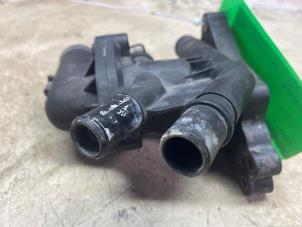 Gebruikte Thermostaathuis Ford Fiesta 7 1.0 EcoBoost 12V 100 Prijs € 32,67 Inclusief btw aangeboden door Autosloperij de Turk