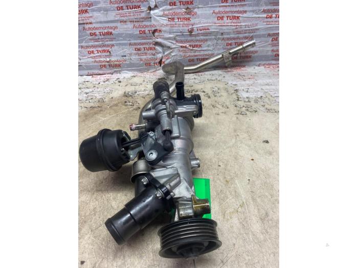 Waterpomp van een Mercedes-Benz A (W176) 1.6 A-180 16V 2017