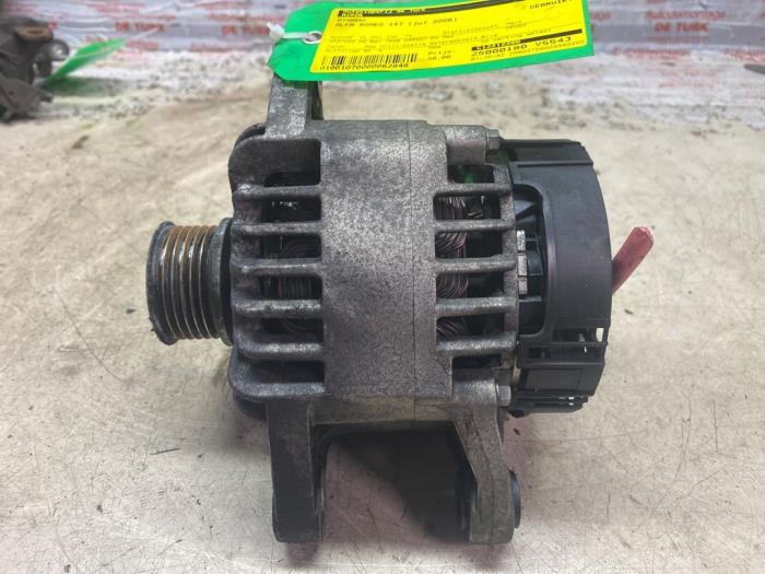 Dynamo van een Alfa Romeo 147 (937) 1.6 Twin Spark 16V 2006