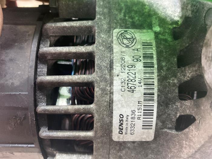 Dynamo van een Alfa Romeo 147 (937) 1.6 Twin Spark 16V 2006