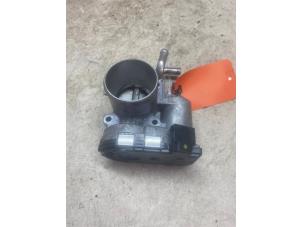 Gebruikte Gasklephuis Hyundai i20 (GBB) 1.2i 16V Prijs € 54,45 Inclusief btw aangeboden door Autosloperij de Turk