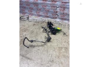 Gebruikte Injector brug Ford Kuga II (DM2) 2.0 TDCi 16V 180 4x4 Prijs € 43,56 Inclusief btw aangeboden door Autosloperij de Turk