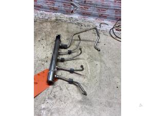 Gebruikte Injector brug BMW 3 serie (F30) 320i 2.0 16V Prijs € 87,12 Inclusief btw aangeboden door Autosloperij de Turk