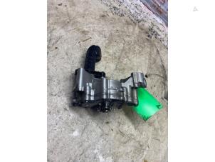 Gebruikte Oliepomp Ford Kuga II (DM2) 2.0 TDCi 16V 180 4x4 Prijs € 91,96 Inclusief btw aangeboden door Autosloperij de Turk
