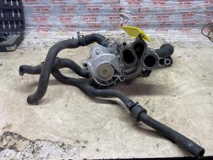 Gebruikte Thermostaathuis Volkswagen Up! (121) 1.0 12V 60 Prijs € 70,18 Inclusief btw aangeboden door Autosloperij de Turk