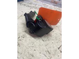 Gebruikte Bobine Mercedes A (W176) 1.6 A-200 16V Prijs € 25,00 Margeregeling aangeboden door Autosloperij de Turk