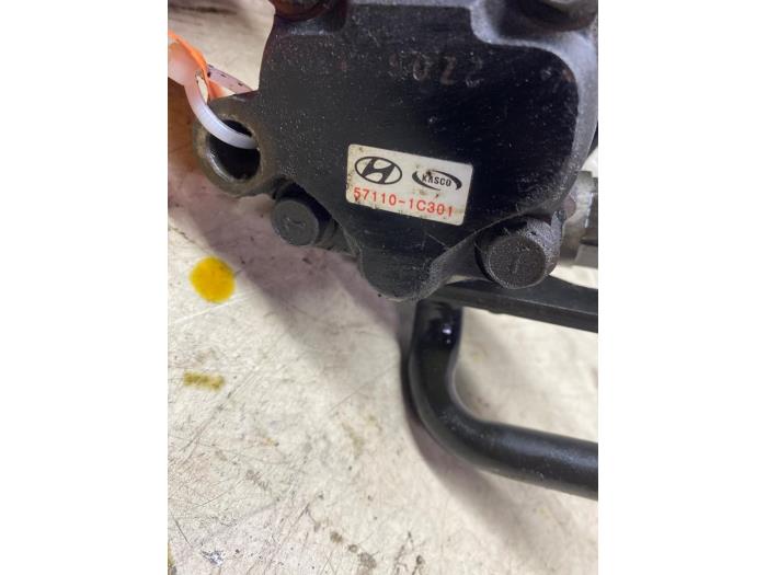 Stuurbekrachtiging Pomp van een Hyundai Getz 1.3i 12V 2003