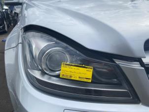 Gebruikte Koplamp rechts Mercedes C (C204) 1.6 C-180 16V BlueEfficiency Prijs € 350,00 Margeregeling aangeboden door Autosloperij de Turk