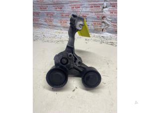 Gebruikte Dynamosteun boven Nissan Qashqai (J11) 1.2 DIG-T 16V Prijs € 36,30 Inclusief btw aangeboden door Autosloperij de Turk