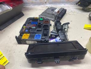 Gebruikte Kontaktslot + computer Citroen C4 Cactus (0B/0P) 1.2 PureTech 110 12V Prijs € 205,70 Inclusief btw aangeboden door Autosloperij de Turk