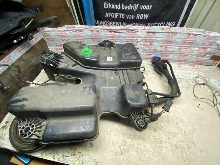 Gebruikte Ureumreservoir Opel Vivaro 2.0 CDTI 122 Prijs € 145,20 Inclusief btw aangeboden door Autosloperij de Turk