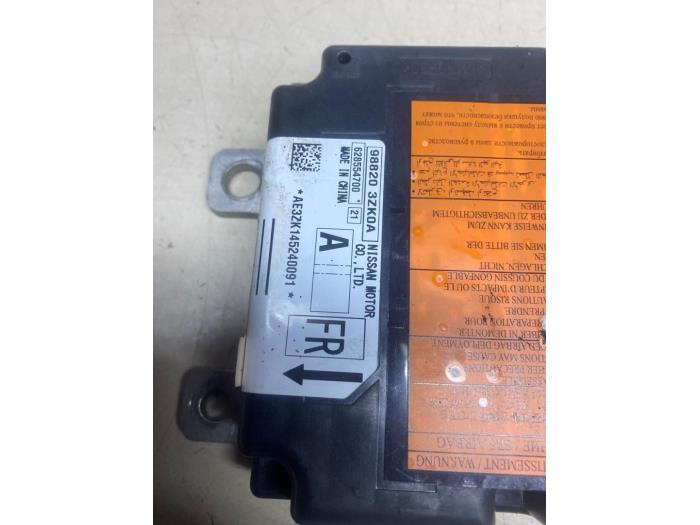Airbag Module van een Nissan Pulsar (C13) 1.2 DIG-T 16V 2015