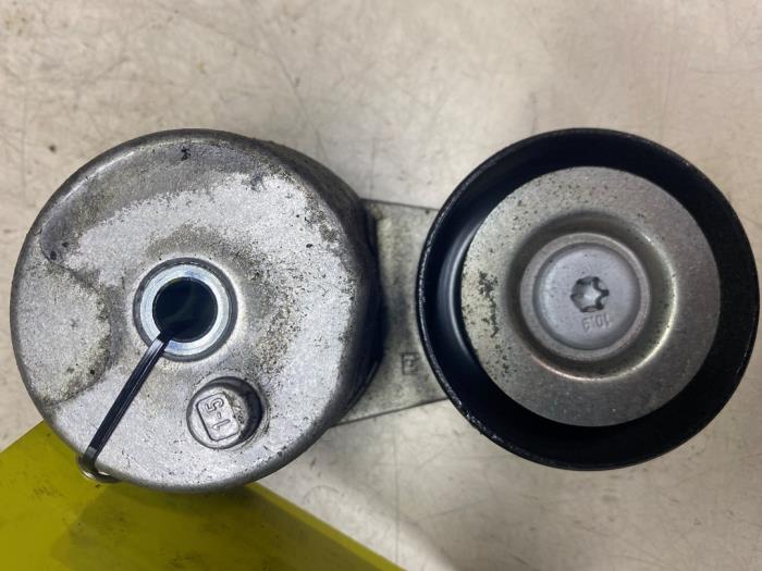 Spanner multiriem van een Opel Astra K Sports Tourer 1.0 Turbo 12V 2016