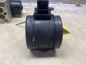 Gebruikte Luchthoeveelheidsmeter Mercedes CLK (R209) 3.0 280 V6 18V Prijs € 48,40 Inclusief btw aangeboden door Autosloperij de Turk